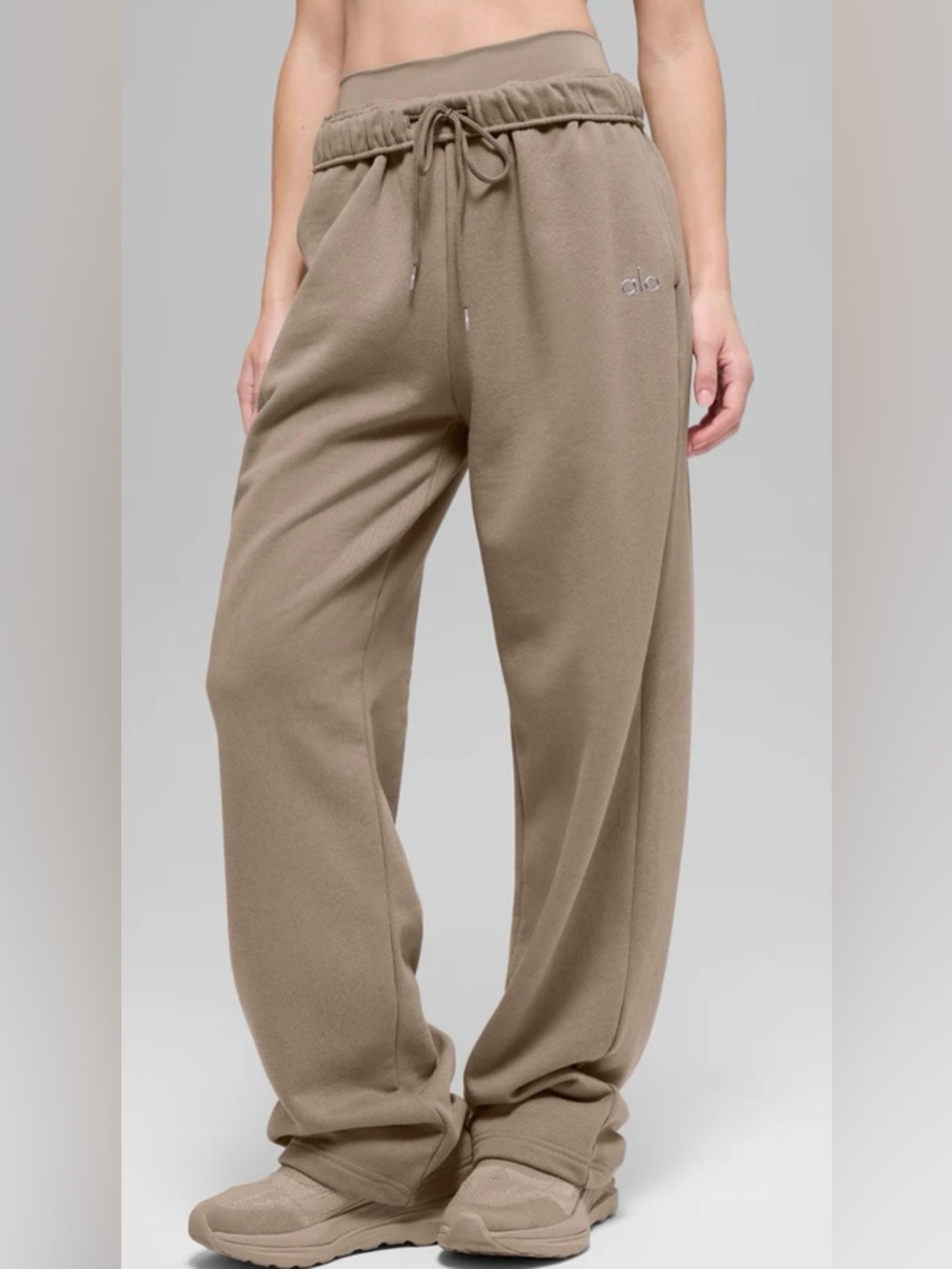 ALO Yoga NWT Accolade Straight Leg Sweatpants Gravel Size M